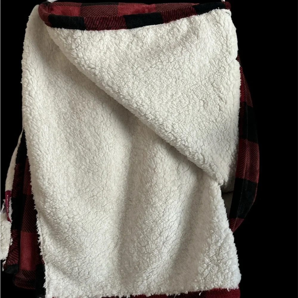 Peanuts Charlie Brown buffalo plaid Sherpa throw blanket NWOT